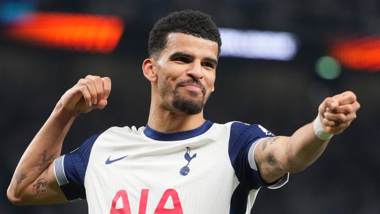 Tottenham's Dominic Solanke, left, celebrates after scoring his side's third goal during the Europa League semifinal first leg soccer match between Tottenham Hotspur and Bodo/Glimt at the White Hart Lane stadium in London, Thursday, May 1, 2025. (AP Photo/Kirsty Wigglesworth)