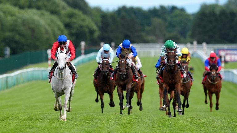 Estrange cruised clear of her rivals at Haydock