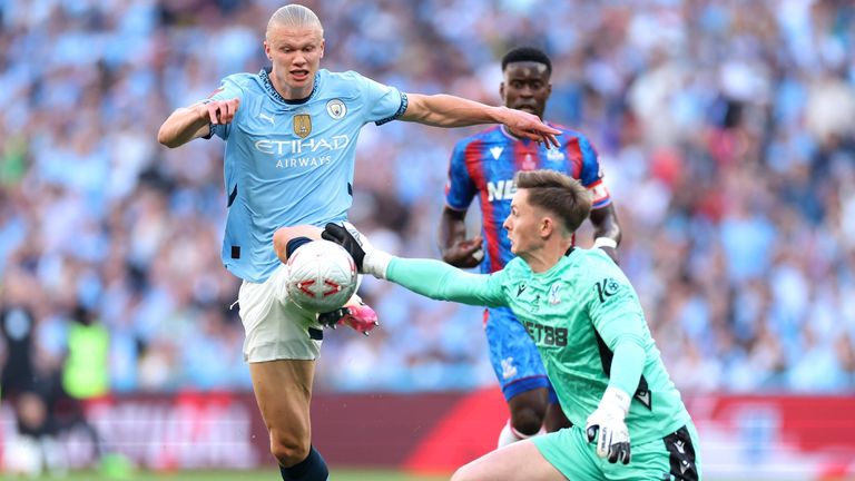 Dean Henderson handles the ball outside of his box to deny Erling Haaland