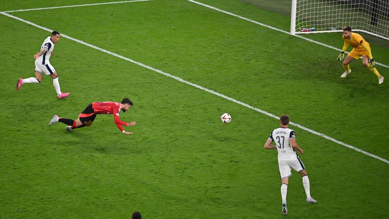 Fernandes missed a huge chance to level