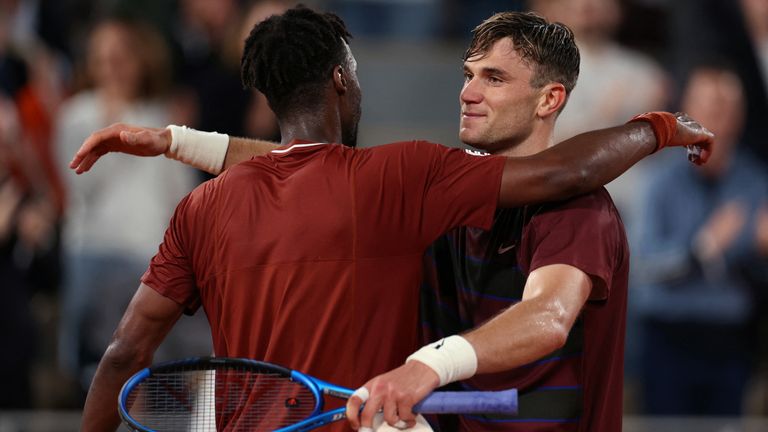 Winner Britain's Jack Draper (R) huddles France's Gael Monfils at the end their men's singles match on day 5 of the French Open tennis tournament on Court Philippe-Chatrier at the Roland-Garros Complex in Paris on May 29, 2025. (Photo by ALAIN JOCARD / AFP)