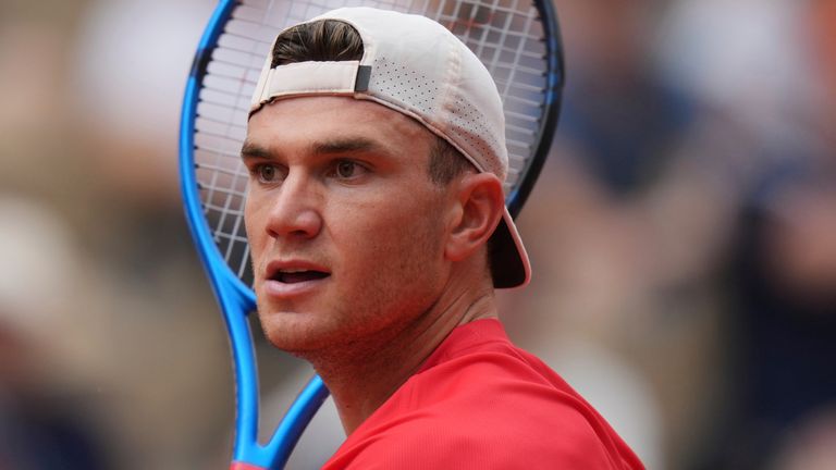Britain's Jack Draper plays Brazil's Joao Fonseca during their third round match of the French Tennis Open, at the Roland-Garros stadium, in Paris, Saturday, May 31, 2025. (AP Photo/Thibault Camus)