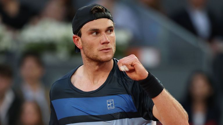 Jack Draper of Great Britain celebrates winning the first set during his Men's Singles Semi-Final match between Jack Draper of Great Britain and Lorenzo Musetti of Italy on Day Eleven of the Mutua Madrid Open at La Caja Magica on May 02, 2025 in Madrid, Spain. (Photo by Julian Finney/Getty Images)
