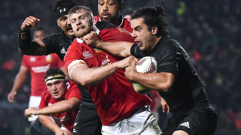 Rotorua, New Zealand - June 17, 2017; Maure's James Lowe, all blacks, Rotorua, New Zealand's Rotorua International Stadium is solved by George Kruis of the British and Irish lions during the British and Ireland Lions. (With Stephen McCarthy / Sportsfile via Getty Images)