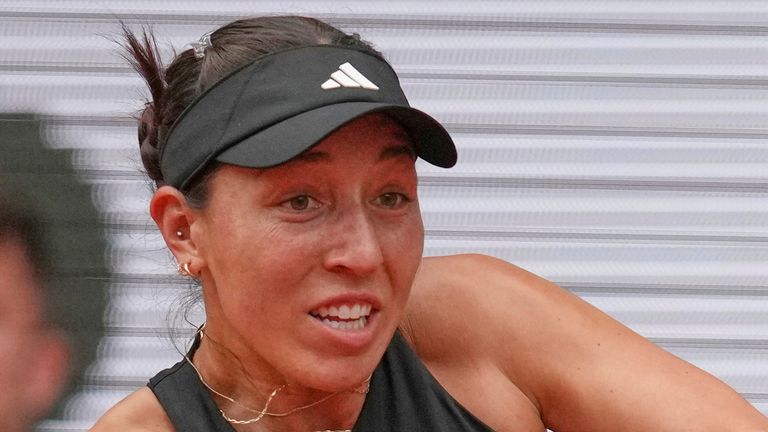 Jessica Pegula of the U.S. returns the ball to Marketa Vondrousova of the Czech Republic during their third round match of the French Tennis Open, at the Roland-Garros stadium, in Paris, Saturday, May 31, 2025. (AP Photo/Christophe Ena)