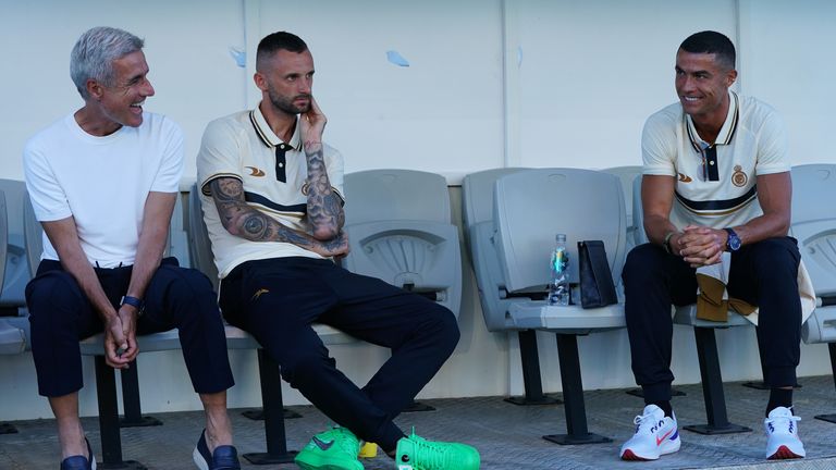 Cristiano Ronaldo of Al Nassr speaks with Head Coach Luis Castro of Al Nassr and new teammate Marcelo Brozovic of Al Nassr before the start of the Pre-Season Friendly match between Al Nassr and SC Farense at Estadio Algarve on July 14, 2023 in Faro, Portugal. 