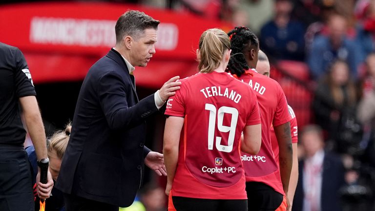 Manchester United boss Marc Skinners speaks to his players during the 2-2 draw with Manchester City 