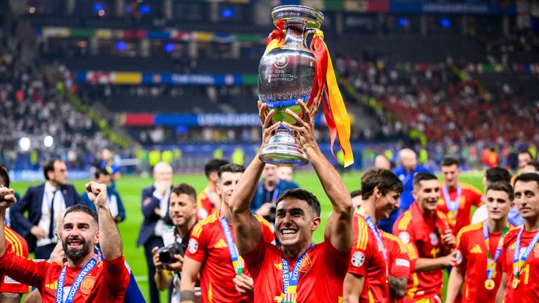 Martin Zubimendi ifts the European Chamionship trophy