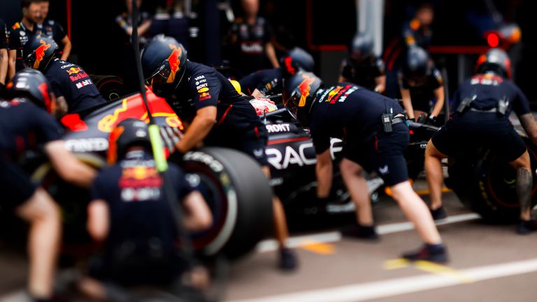 Red Bull pit stop