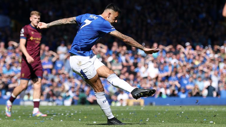 Dwight McNeil doubles Everton's lead against Ipswich