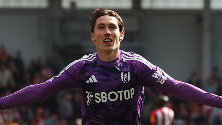 Harry Wilson celebrates after putting Fulham 3-2 up at Brentford