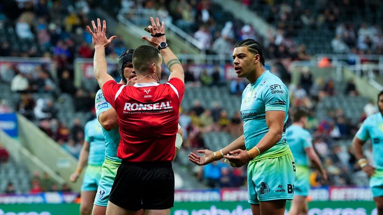 Picture by Olly Hassell/SWpix.com - 03/05/2025 - Rugby League - Betfred Super League Magic Weekend - St Helens v Leeds Rhinos - St. James' Park, Newcastle, England -Lewis Murphy of St Helens reacts to being shown the yellow card by Referee Jack Smith