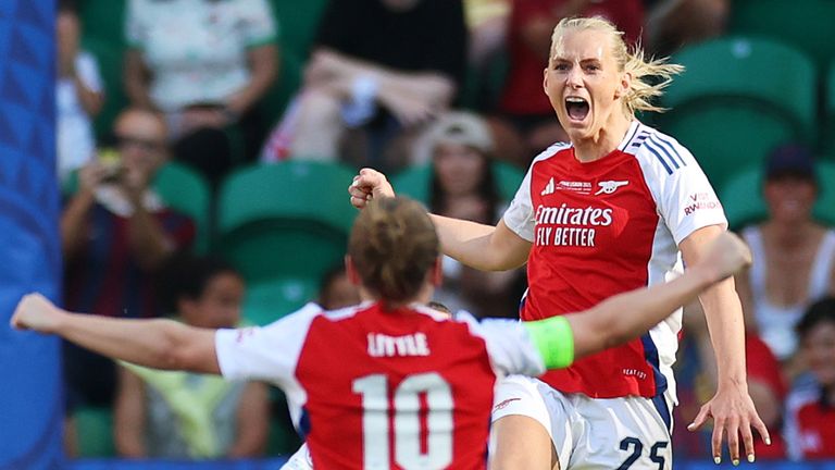 Arsenal Substitute Stina Blackstenius stressed the opening arm