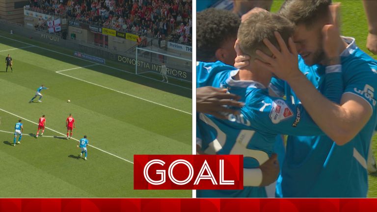 Oliver Norwood whips the spot-kick brilliantly into the corner after being awarded a penalty.