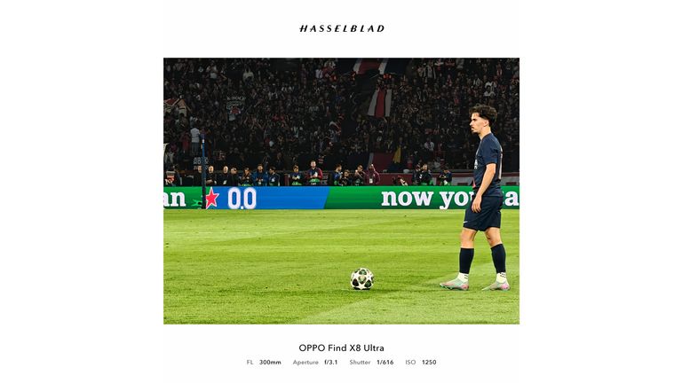 Vitinha stands over the ball for Paris Saint-Germain against Arsenal