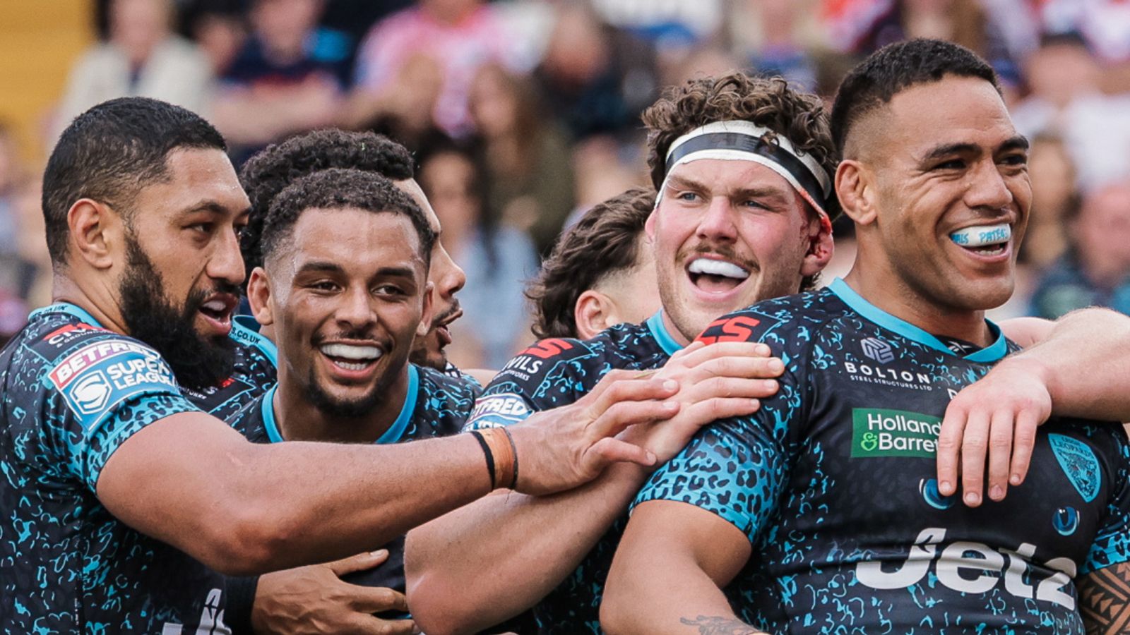 Betfred Super League: Joe Ofahengaue's late try sees Leigh beat Wakefield while St Helens thrash Salford