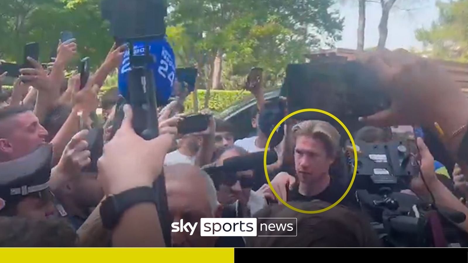 Napoli fans go WILD as De Bruyne arrives for medical!