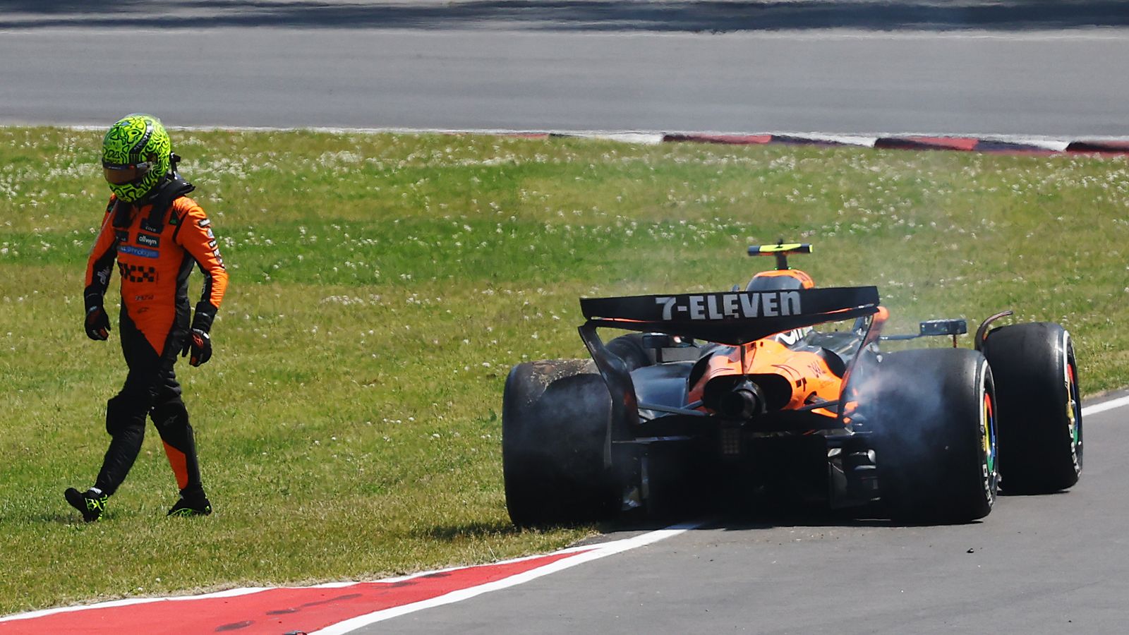 Canadian GP: Russell wins as Piastri, Norris CLASH LIVE!