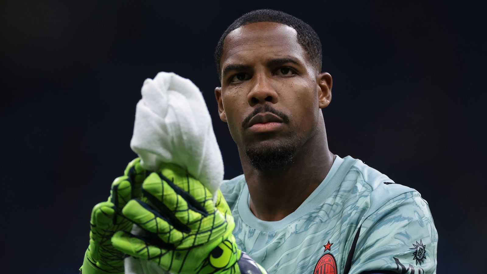 Mike Maignan transfer news: Chelsea making 'big push' to sign AC Milan goalkeeper