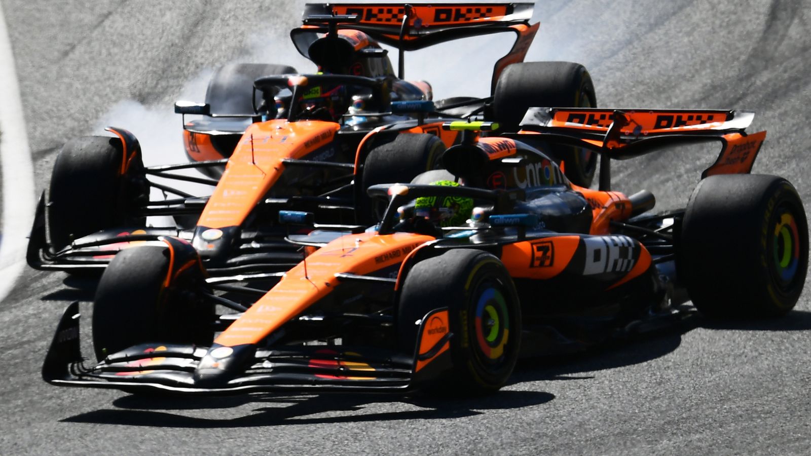Piastri aplogises to McLaren for Norris near-miss