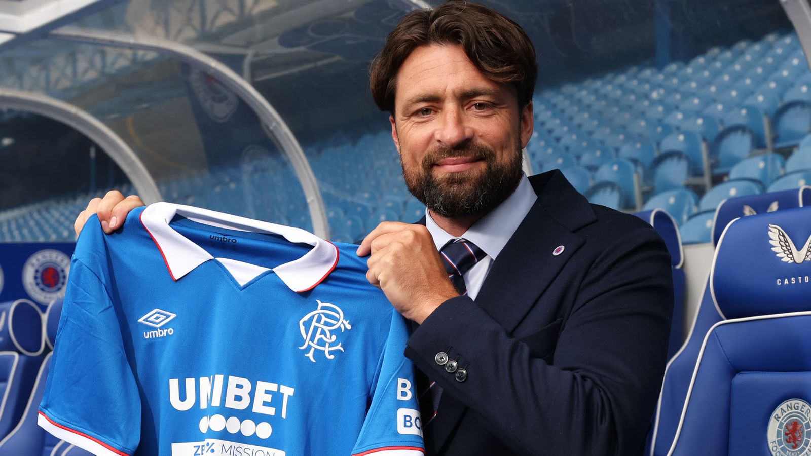 https://e0.365dm.com/25/06/1600x900/skysports-russell-martin-rangers_6935559.jpg?20250605232537