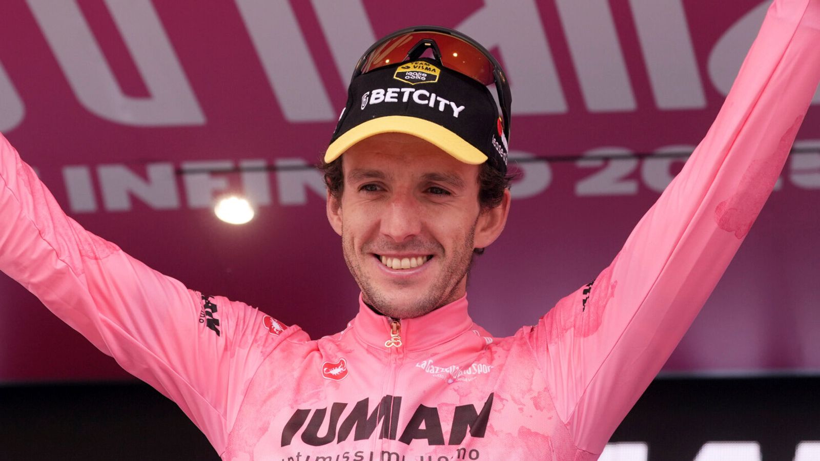 https://e0.365dm.com/25/06/1600x900/skysports-simon-yates-giro-ditalia_6932780.jpg?20250601183529