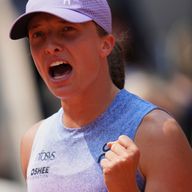 Iga Swiatek earned her 26th consecutive victory the French Open as she reached the semi-finals