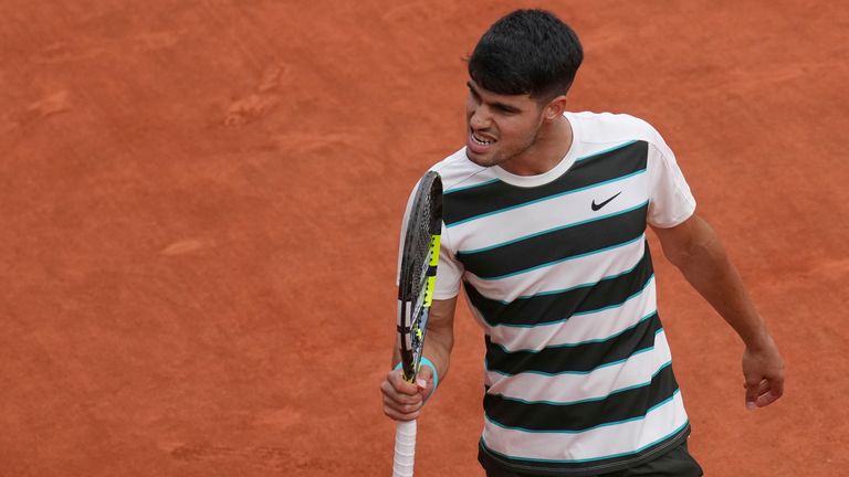 Spain's Carlos Alcaraz reacts winning a point to Ben Shelton of the U.S. during their fourth round match of the French Tennis Open, at the Roland-Garros stadium, in Paris, Sunday, June 1 2025. (AP Photo/Christophe Ena)