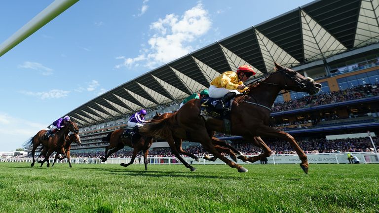 Cercece (near) beat Zarigana to win the Coronation Stakes