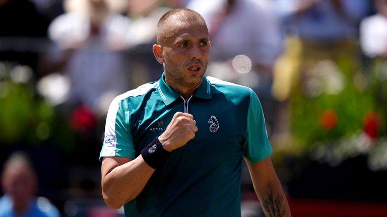 Dan Evans pārspēja pasaules Nr. 13 Frances Tiafoe taisnos setos pie karalienes