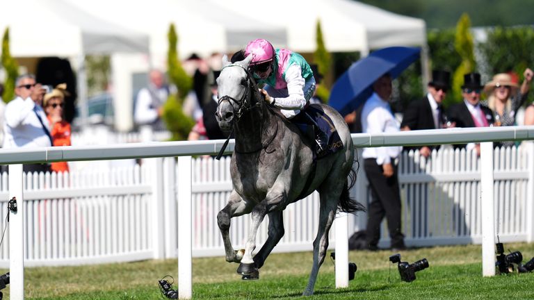Field Of Gold stretches clear in the St James's Palace Stakes