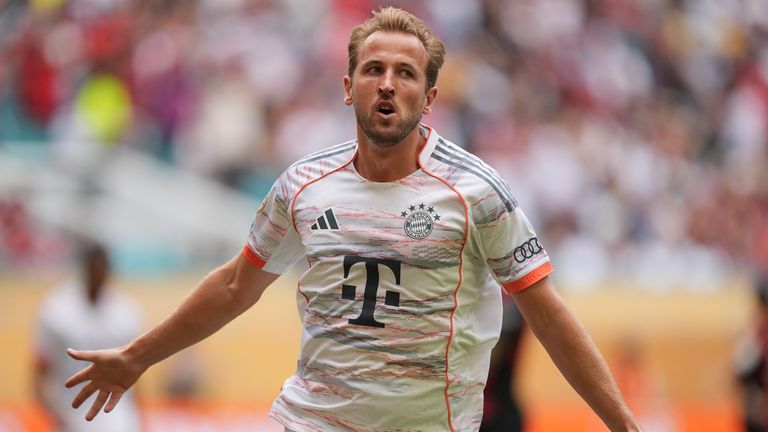 Bayern Munich's Harry Kane celebrates after scoring his side's second goal against Flamengo during the Club World Cup round of 16 soccer match between CR Flamengo and Bayern Munich in Miami Gardens, Fla., Sunday, June 29, 2025. (AP Photo/Rebecca Blackwell)