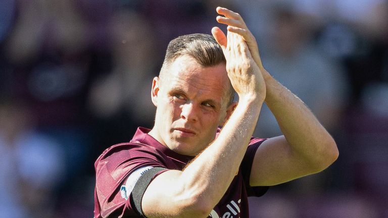 EDINBURGH, İskoçya - 10 Mayıs: 10 Mayıs 2025 tarihinde Edinburgh, İskoçya'daki Tynecastle Park'taki Midlothian ve Motherwell'deki William Hill Premiership maçı sırasında Hearts 'Lawrence Shankland. (Fotoğraf Mark Scates / SNS Grubu)