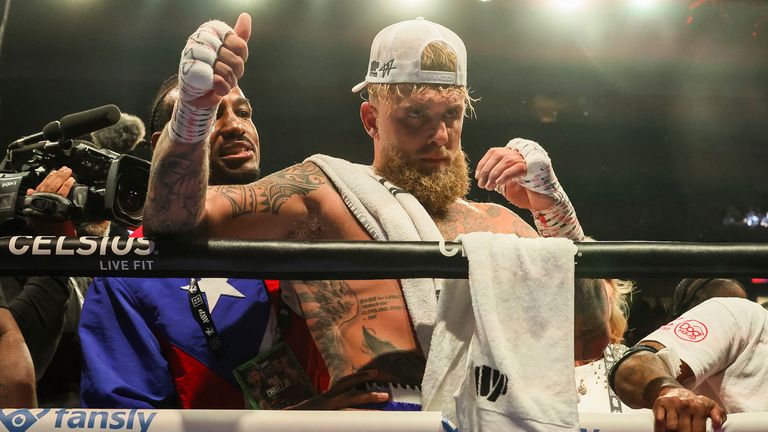 Jake Paul, on June 28, 2025, AAHEIM, Calif, Calif Saturday, Calif'da Culio Cesar Chavez Jr. (AP Photo / Etienne Laurent)