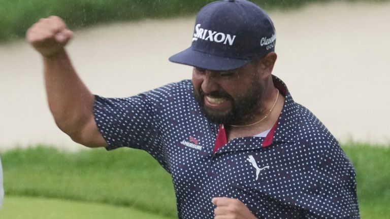 J.J. Spaun celebrates making a birdie putt on the 18th hole during the final round of the U.S. Open golf tournament at Oakmont Country Club Sunday, June 15, 2025, in Oakmont, Pa. (AP Photo/Gene J. Puskar)