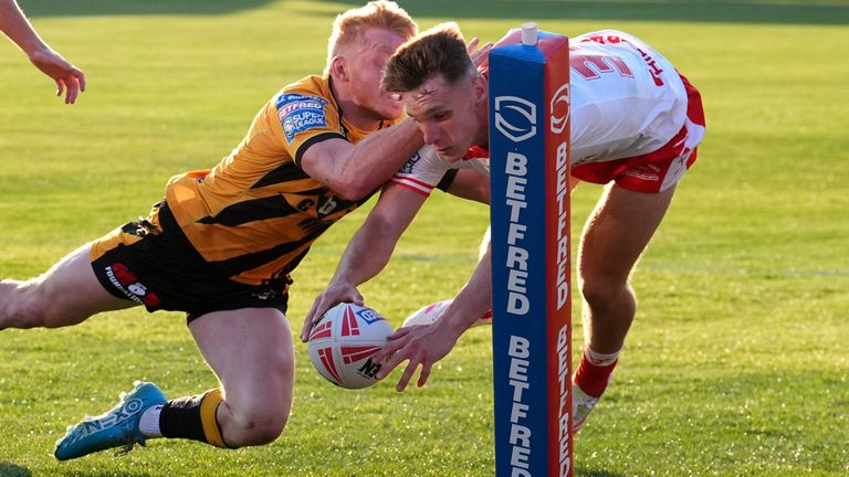 Noah Booth marks a test for Hull Kr against Castleford Tigers