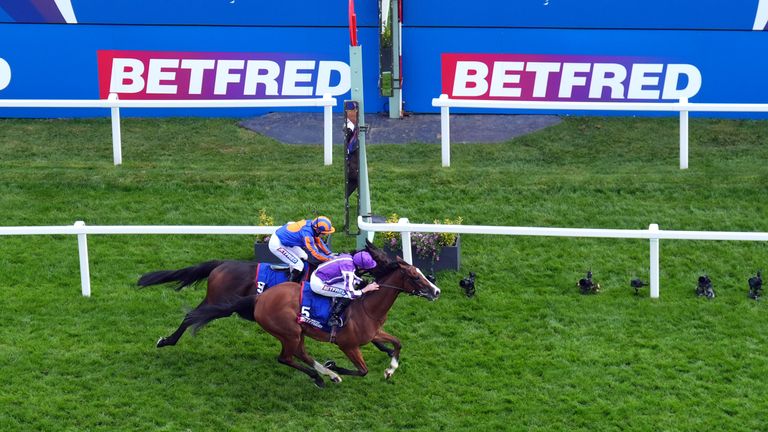 Minnie Hauk holds off Whirl to win the Oaks at Epsom