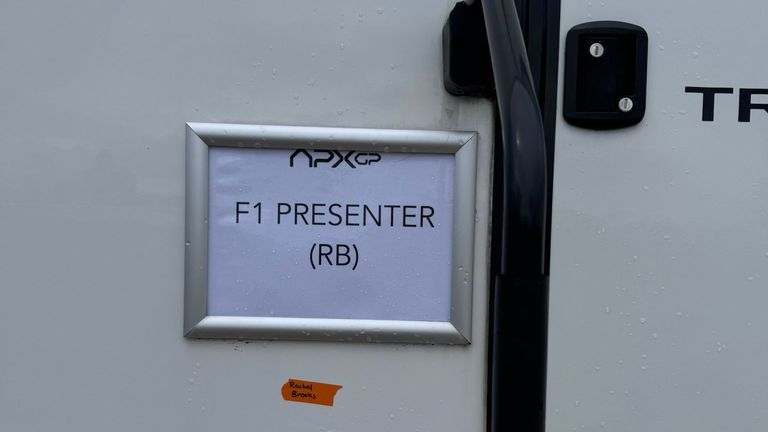 Rachel Brookes treileris uz komplekta F1 veidošanas laikā: filma