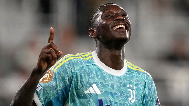 Juventus'un Randal Kolo Muani, 18 Haziran 2025 Çarşamba günü Washington'da Al Ain ve Juventus arasındaki kulüp Dünya Kupası Grubu G futbol maçı sırasında tarafının dördüncü golünü attıktan sonra tepki gösteriyor. (AP Photo/Julia Demaree Nikhinson)