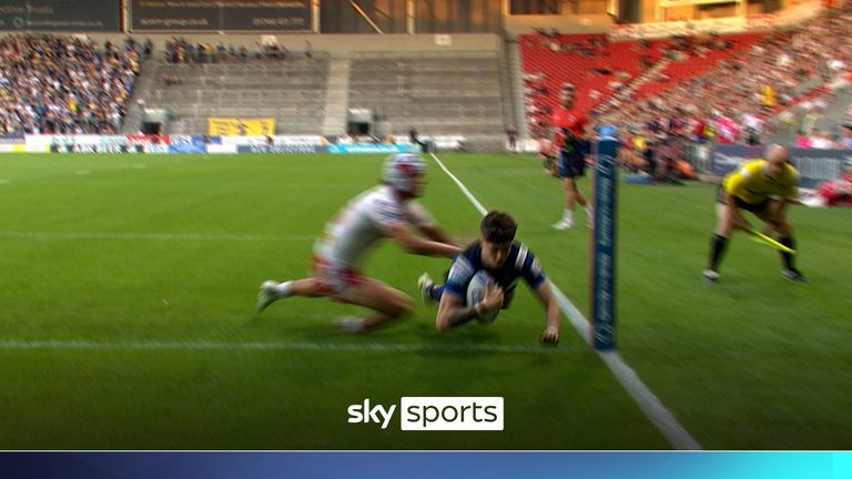 Riley Lumb izspiež tūlītēju otrā puslaika reakciju no Līdsas Rhinos
