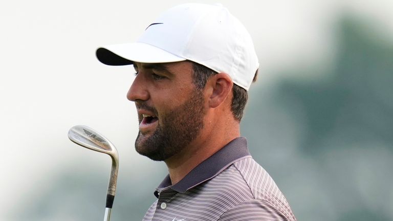 Scottie Scheffler reacts after missing a putt on the 15th hole during the first round of the U.S. Open golf tournament at Oakmont Country Club Thursday, June 12, 2025, in Oakmont, Pa. (AP Photo/Seth Wenig)