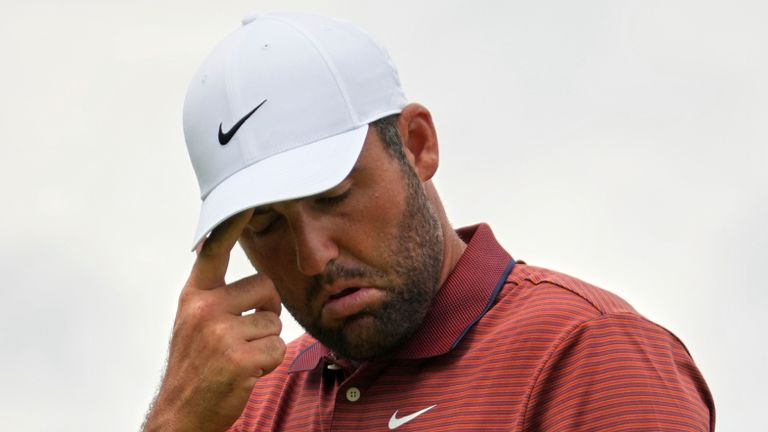 Scottie Scheffler reacts after missing a putt on the first hole during the third round of the U.S. Open golf tournament at Oakmont Country Club Saturday, June 14, 2025, in Oakmont, Pa. (AP Photo/Gene J. Puskar)
