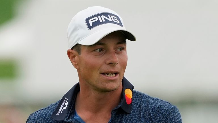 Viktor Hovland, of Norway, celebrates after making a birdie putt on the 10th hole during the second round of the U.S. Open golf tournament at Oakmont Country Club Friday, June 13, 2025, in Oakmont, Pa. (AP Photo/Carolyn Kaster)