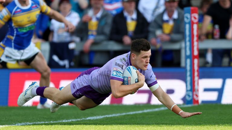 Josh Thewlis of Warrington Wolves marks a trial in the Betfred Super League match against Leeds Rhinos