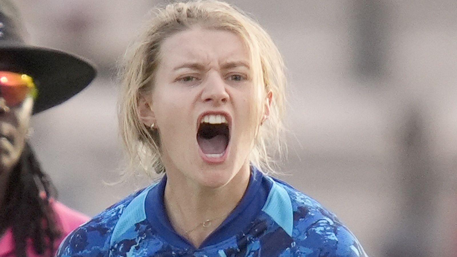 England spinners strike to halt India's progress in ODI decider LIVE!