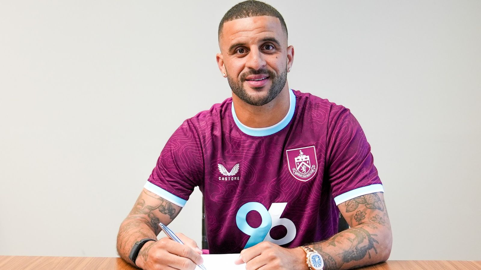 Kyle Walker transfer news: Burnley sign England defender from Man City in deal worth up to £5m | Football News