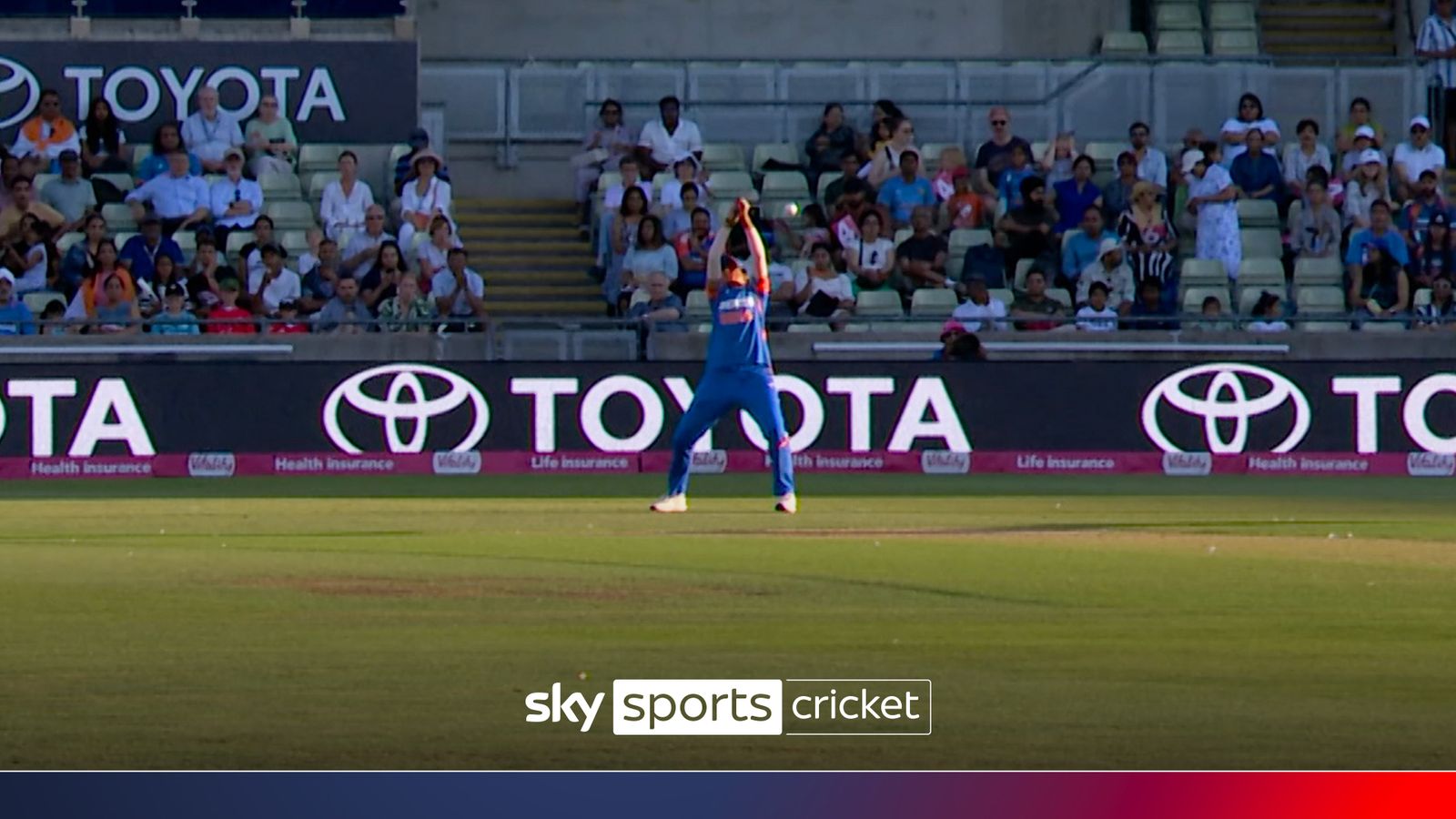 https://e0.365dm.com/25/07/1600x900/skysports-sree-charani-england_6963668.jpg?20250712203300