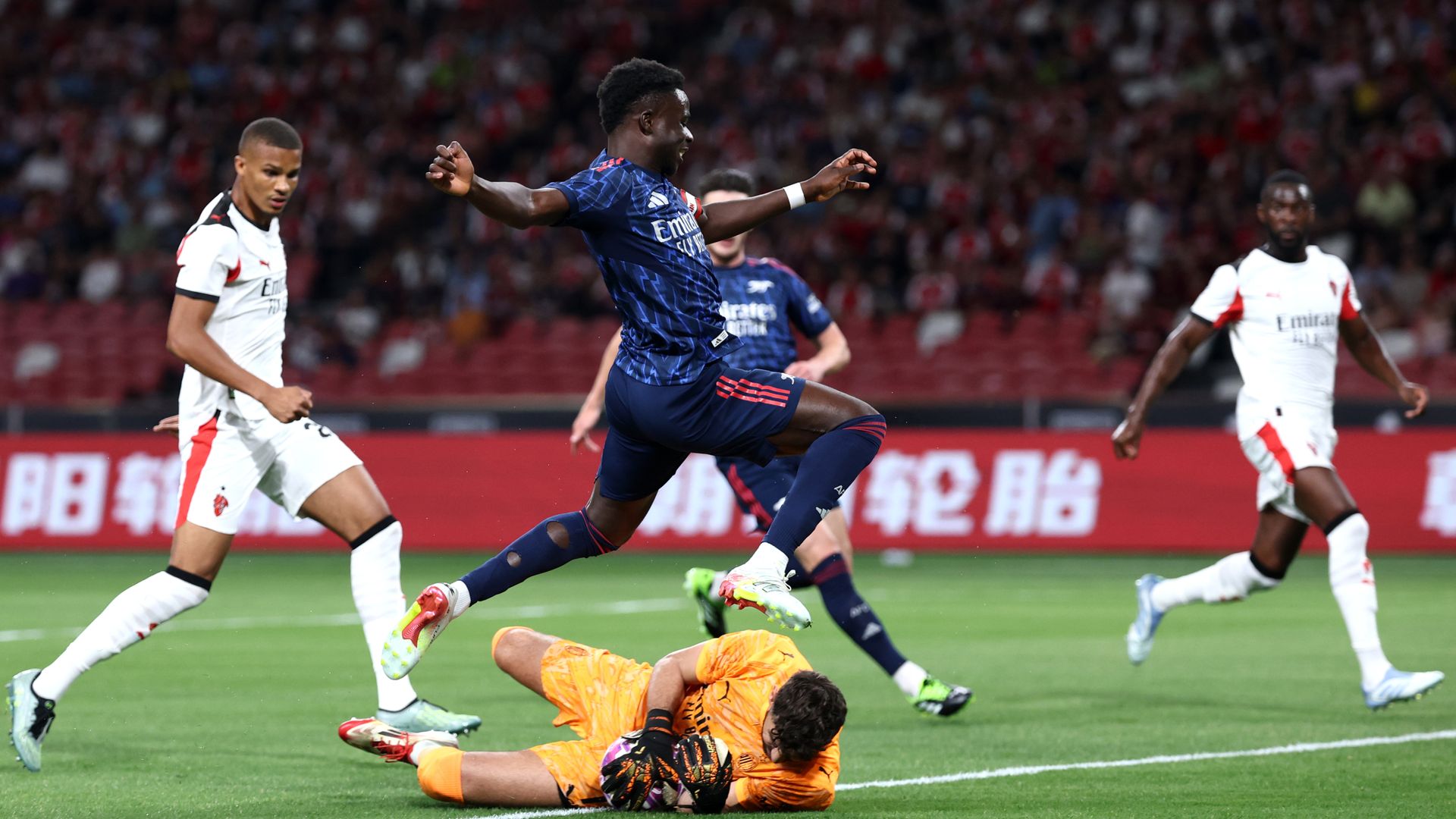 Arsenal go close to opener vs AC Milan LIVE!