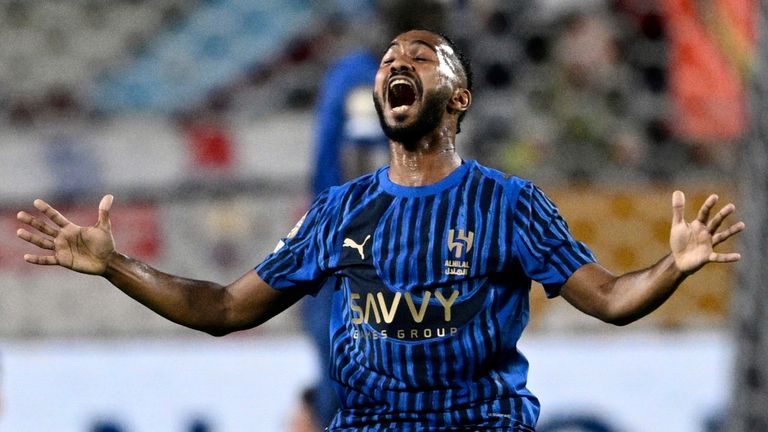 Al-Hilal's Khalid al-Ghannam (7) svin pēc kluba pasaules kausa kārtas 16 futbola spēles starp Mančestras pilsētu un Al Hilalu