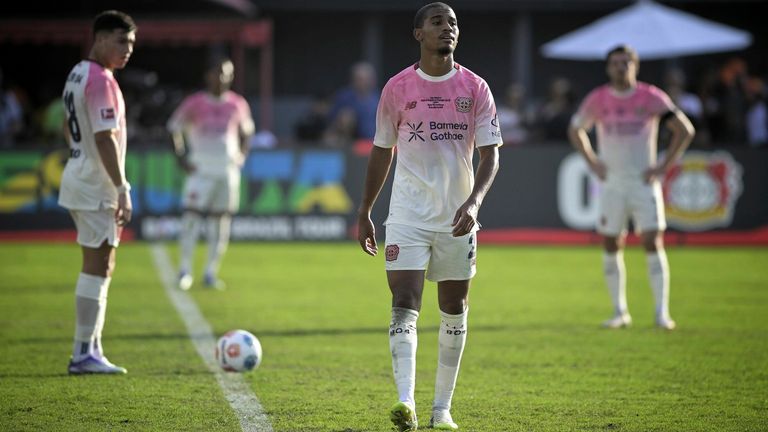 RJ - RIO DE JANEIRO - 07/18/2025 - FRIENDLY, FLAMENGO-Under 20 x BAYER LEVERKUSEN - Bayer Leverkusen player Amine Adli laments during the match against Flamengo at the Gavea stadium for the Friendly Championship. Photo: Jorge Rodrigues/AGIF